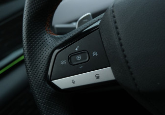 Подержанный автомобиль Changan UNI-V 2023 года (13 фото)