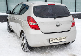 Подержанный автомобиль Hyundai i20 2010 года (4 фото)