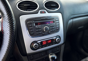 Подержанный автомобиль Ford Focus Sedan 2007 года (11 фото)