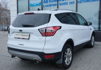 Подержанный автомобиль Ford Kuga 2017 года (5 фото)