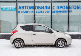 Подержанный автомобиль Hyundai i20 2010 года (7 фото)