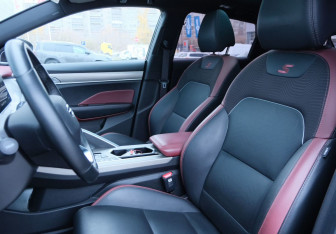 Подержанный автомобиль Geely Coolray 2023 года (16 фото)