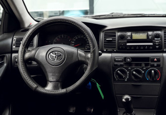 Подержанный автомобиль Toyota Corolla Wagon 2003 года (17 фото)