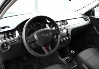 Подержанный автомобиль Skoda Rapid Liftback 2017 года (12 фото)