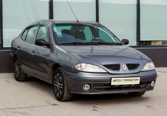 Подержанный автомобиль Renault Megane Sedan 2002 года (7 фото)