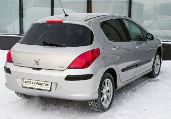 Подержанный автомобиль Peugeot 308 Hatchback 2009 года (5 фото)
