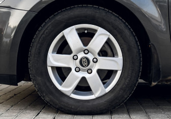 Подержанный автомобиль Kia Ceed Hatchback 2010 года (21 фото)