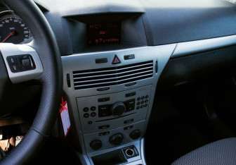 Подержанный автомобиль Opel Astra Hatchback 2010 года (11 фото)
