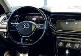 Подержанный автомобиль Volkswagen T-Roc 2021 года (20 фото)