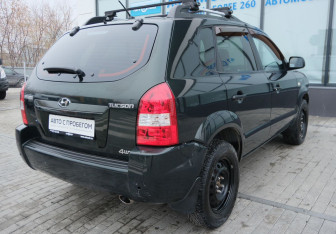 Подержанный автомобиль Hyundai Tucson 2008 года (5 фото)