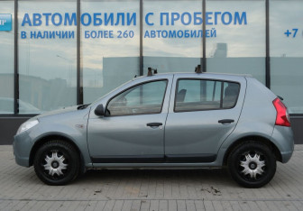 Подержанный автомобиль Renault Sandero 2010 года (2 фото)