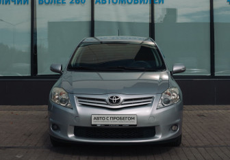 Подержанный автомобиль Toyota Auris Hatchback 2012 года (8 фото)