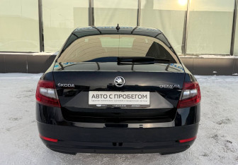 Подержанный автомобиль Skoda Octavia Liftback 2019 года (4 фото)