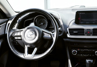 Подержанный автомобиль Mazda 3 Sedan 2017 года (18 фото)
