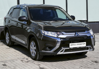 Подержанный автомобиль Mitsubishi Outlander 2018 года (7 фото)