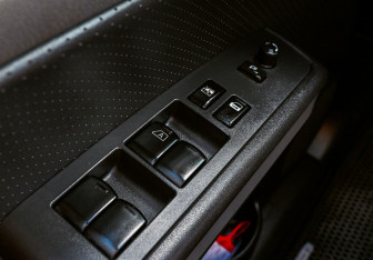 Подержанный автомобиль Nissan X-Trail 2008 года (12 фото)