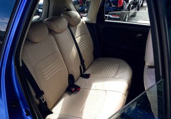 Подержанный автомобиль Nissan Note 2006 года (15 фото)