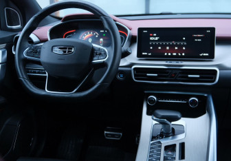 Подержанный автомобиль Geely Coolray 2023 года (10 фото)