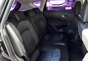 Подержанный автомобиль Nissan Qashqai 2012 года (22 фото)