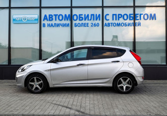 Подержанный автомобиль Hyundai Solaris Hatchback 2012 года (2 фото)