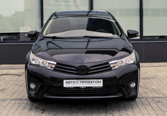 Подержанный автомобиль Toyota Corolla Sedan 2015 года (8 фото)