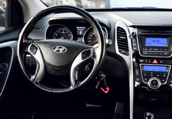 Подержанный автомобиль Hyundai i30 Hatchback 2014 года (19 фото)
