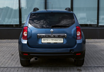 Подержанный автомобиль Renault Duster 2014 года (4 фото)