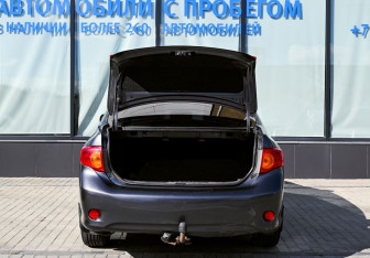 Подержанный автомобиль Toyota Corolla Sedan 2007 года (17 фото)