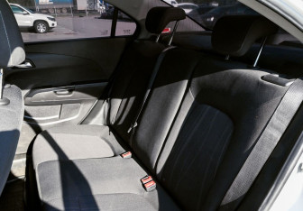 Подержанный автомобиль Chevrolet Aveo Sedan 2012 года (17 фото)