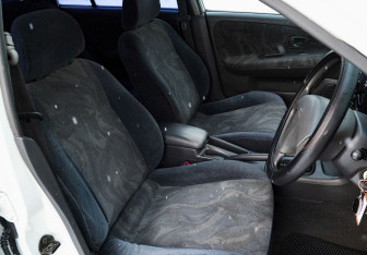 Подержанный автомобиль Mitsubishi Lancer Sedan 2000 года (10 фото)