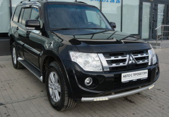 Подержанный автомобиль Mitsubishi Pajero 2013 года (7 фото)