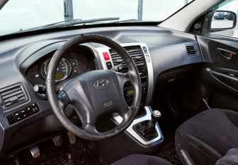Подержанный автомобиль Hyundai Tucson 2007 года (14 фото)
