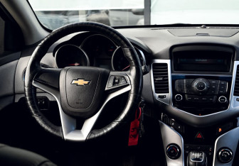 Подержанный автомобиль Chevrolet Cruze Hatchback 2012 года (18 фото)