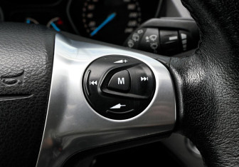Подержанный автомобиль Ford Kuga 2014 года (13 фото)