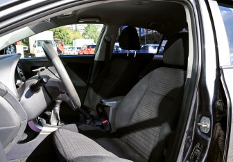 Подержанный автомобиль Toyota Corolla Sedan 2007 года (13 фото)
