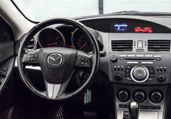 Подержанный автомобиль Mazda 3 Hatchback 2011 года (18 фото)