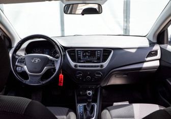 Подержанный автомобиль Hyundai Solaris Sedan 2017 года (17 фото)