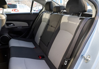 Подержанный автомобиль Chevrolet Cruze Sedan 2011 года (17 фото)