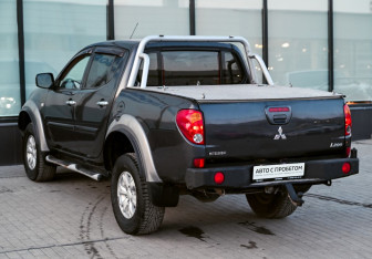 Подержанный автомобиль Mitsubishi L200 2012 года (5 фото)