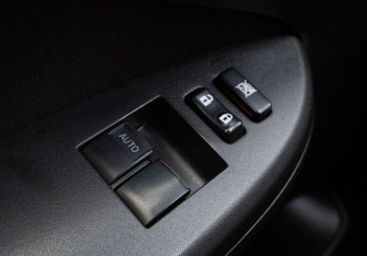 Подержанный автомобиль Toyota Corolla Sedan 2012 года (10 фото)