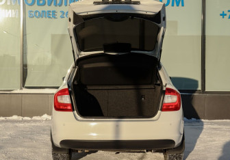 Подержанный автомобиль Skoda Rapid Liftback 2016 года (20 фото)