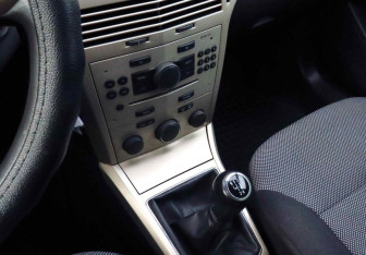 Подержанный автомобиль Opel Astra Wagon 2008 года (10 фото)