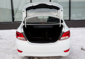 Подержанный автомобиль Hyundai Solaris Sedan 2011 года (20 фото)