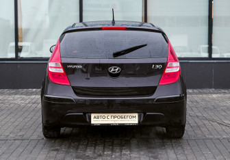Подержанный автомобиль Hyundai i30 Hatchback 2010 года (4 фото)