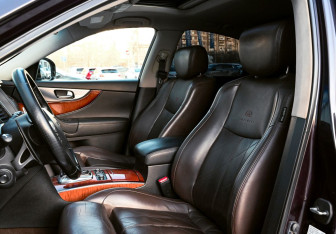 Подержанный автомобиль Infiniti FX 2010 года (16 фото)