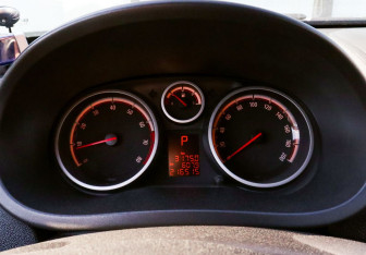 Подержанный автомобиль Opel Corsa 2011 года (11 фото)