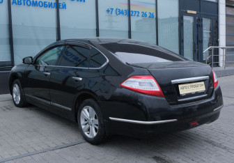 Подержанный автомобиль Nissan Teana 2012 года (3 фото)