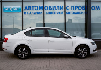 Подержанный автомобиль Skoda Octavia Liftback 2018 года (6 фото)