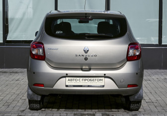 Подержанный автомобиль Renault Sandero 2018 года (4 фото)