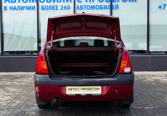 Подержанный автомобиль Renault Logan Sedan 2009 года (10 фото)